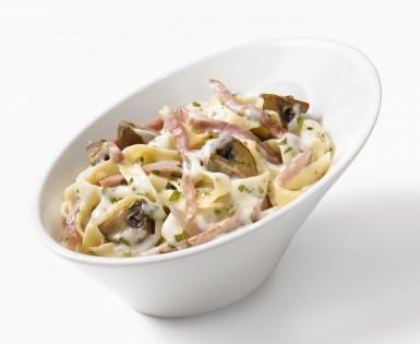 Tagliatelle with mushrooms and smoked ham
