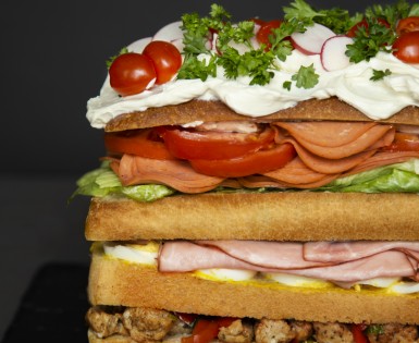Le majestueux pain sandwich, extra viande